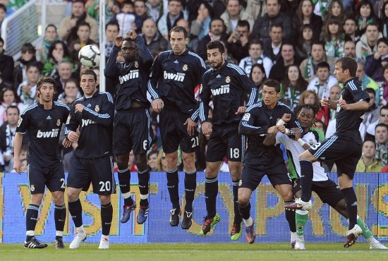 靠豪门光环 靠豪门光环